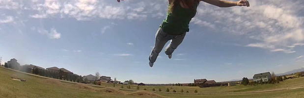 Sauter sur un trampoline Auchan pour le plaisir et pour une meilleure santé