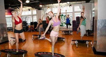 Trampoline adulte de fitness : rebondir peut-il vous redonner la forme ?