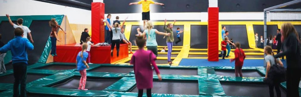 Un parc de trampoline intérieur près de chez moi : Plaisirs d’hiver !