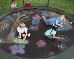 8 jeux de trampoline terriblement amusants à faire ce printemps