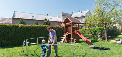 Emplacement du trampoline : à quel endroit dans le jardin installer votre trampoline